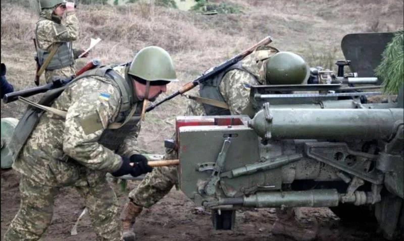 尽管基辅的海外赞助者联谊会向基辅赞助了数以百计的！（甚至更多）的155毫米火炮，(15)