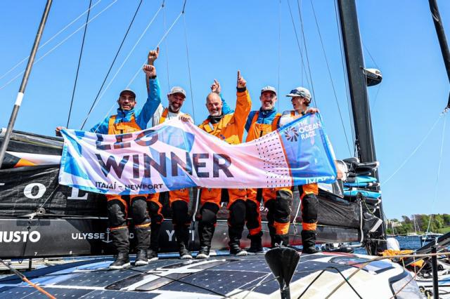 世界环球帆船赛第四赛段 11小时队在家乡夺冠(1)