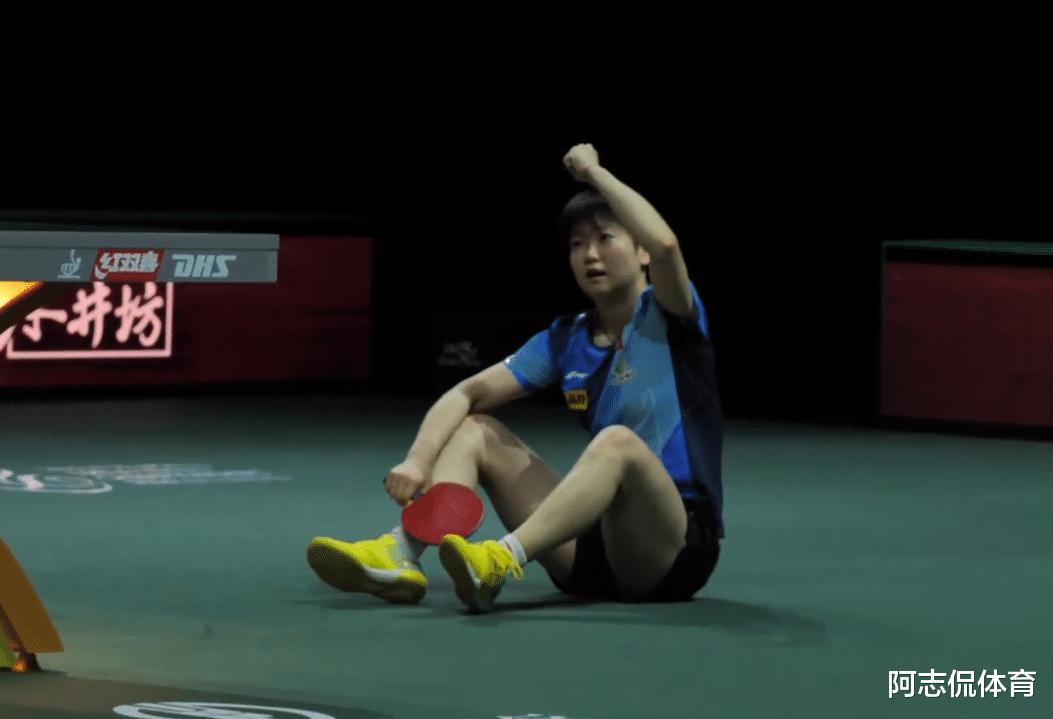 德班世乒赛：孙颖莎夺冠后躺在地上庆祝，所有的压力在这一刻释放(3)