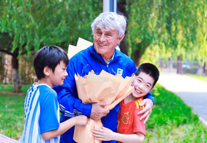 米卢：中国足球仍需“快乐”理念 有机会想去海南看看(4)