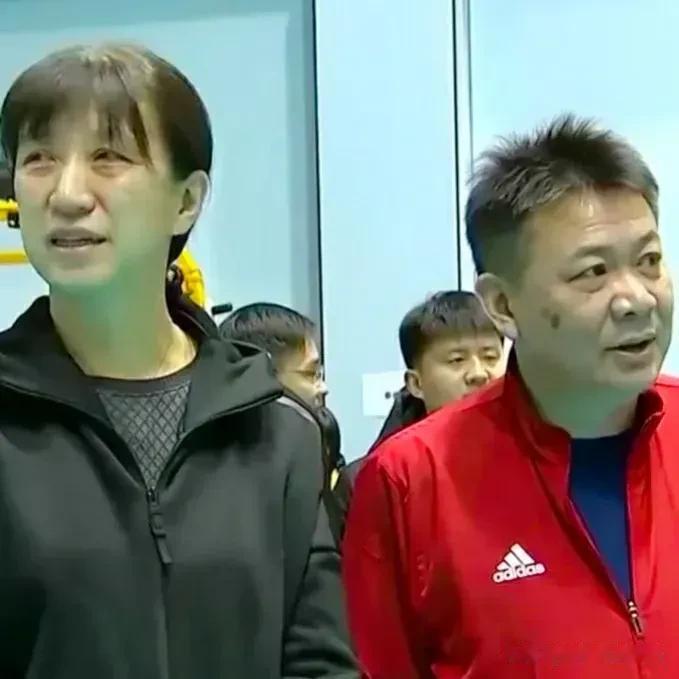 中国排协副主席赖亚文邀请郎平作为中国女子排球队顾问， 来指导球队的训练，如果这个(3)