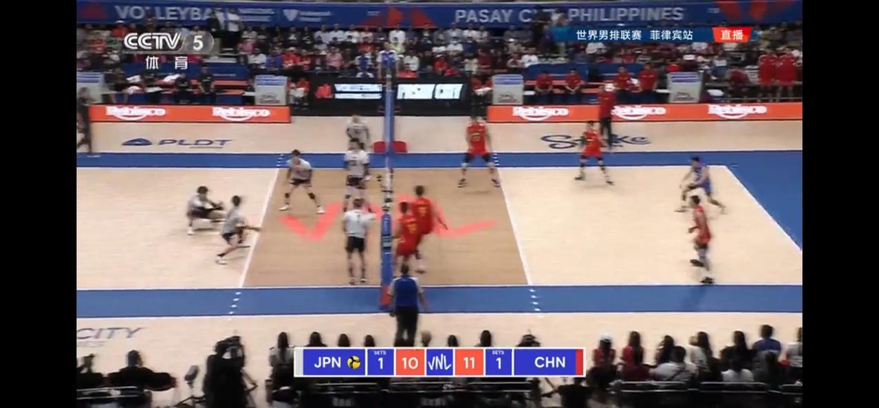 世界男排联赛第三周菲律宾站中国队跟日本队的第三局比赛已经结束，中国队遗憾输掉第二