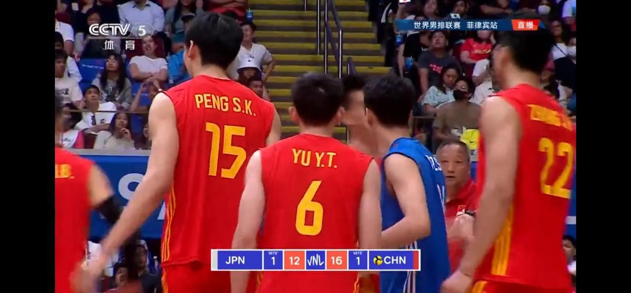 世界男排联赛第三周菲律宾站中国队跟日本队的第三局比赛已经结束，中国队遗憾输掉第二(3)