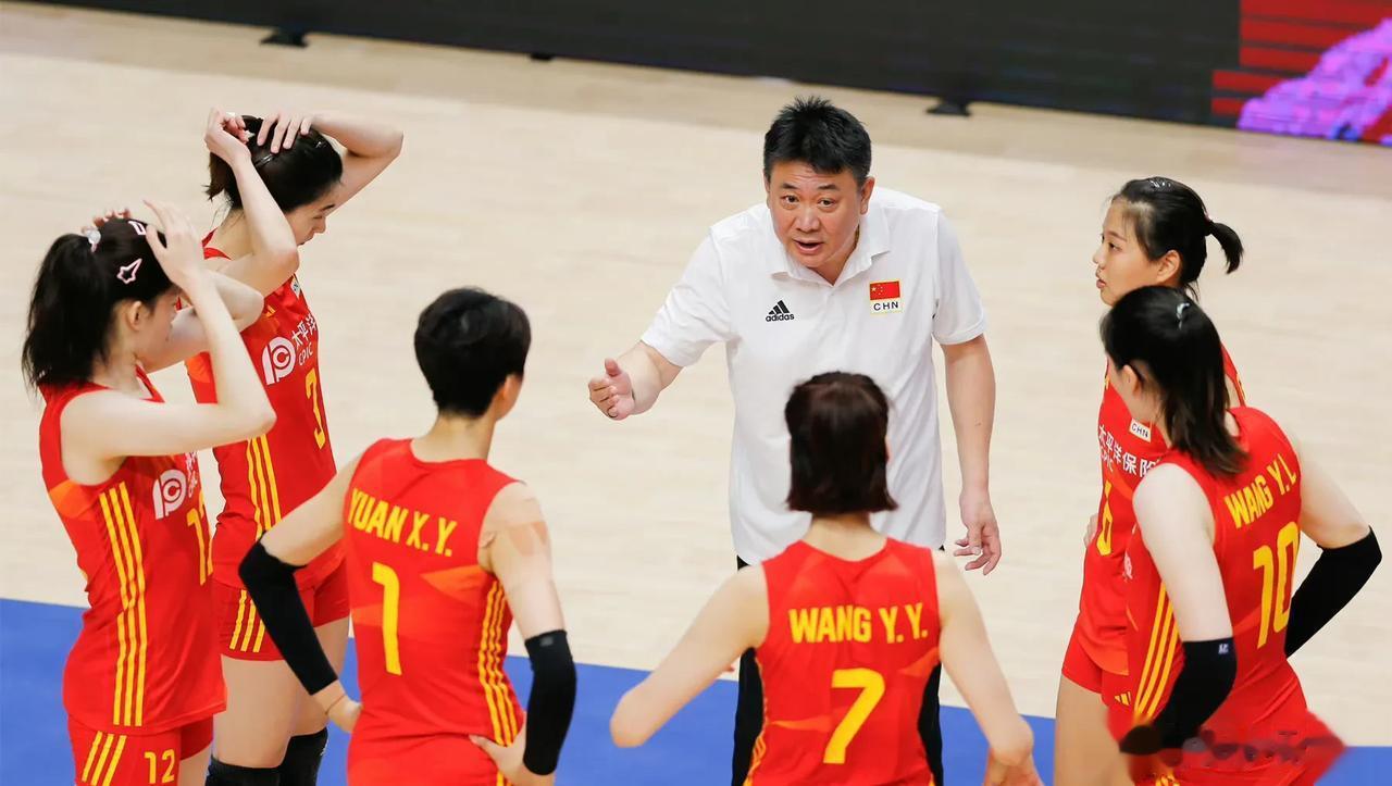中国女排
现役没有一名天津籍队员，这对号称排球城的天津客观上面子有些尴尬！因此，