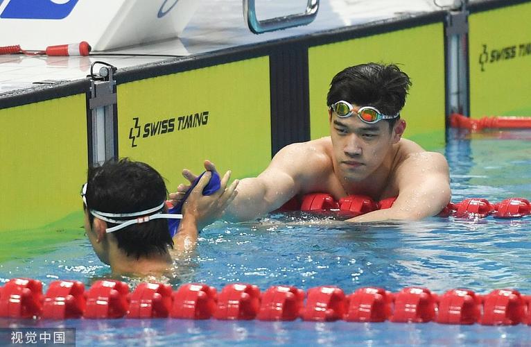 中国游泳新势力崛起，18岁19岁选手争先创纪录！