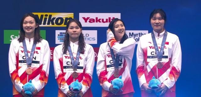 世锦赛Day5：中国女队接力摘铜 潘展乐破亚洲纪录(1)