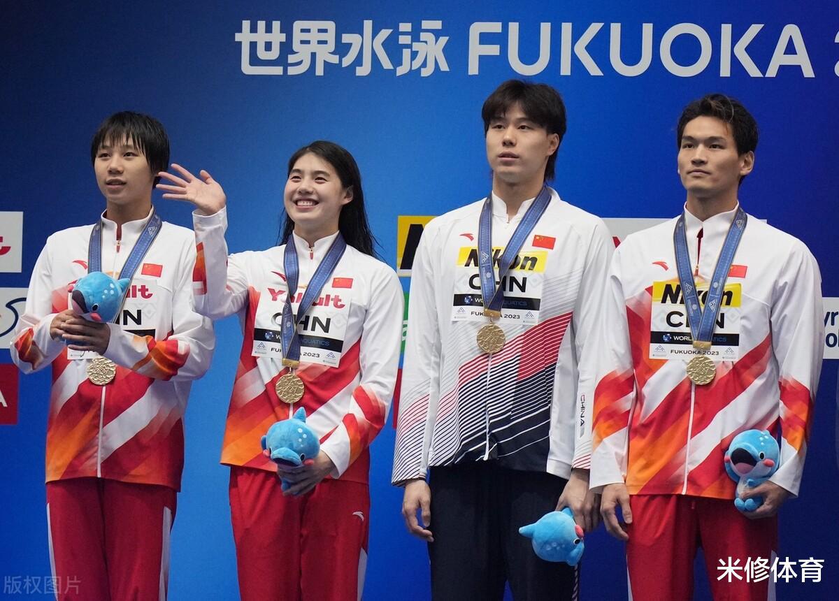 中国游泳新添五位世界冠军，17岁少女夺冠发文感谢偶像刘耀文(2)