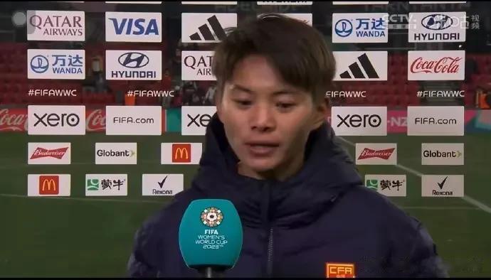中国女足输球后，王霜哭了、张琳艳哭了，但是中国球迷并没有骂街！就像2002年世界(1)