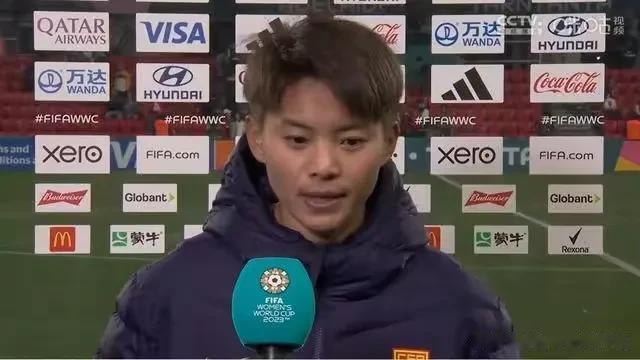 中国女足输球后，王霜哭了、张琳艳哭了，但是中国球迷并没有骂街！就像2002年世界(2)