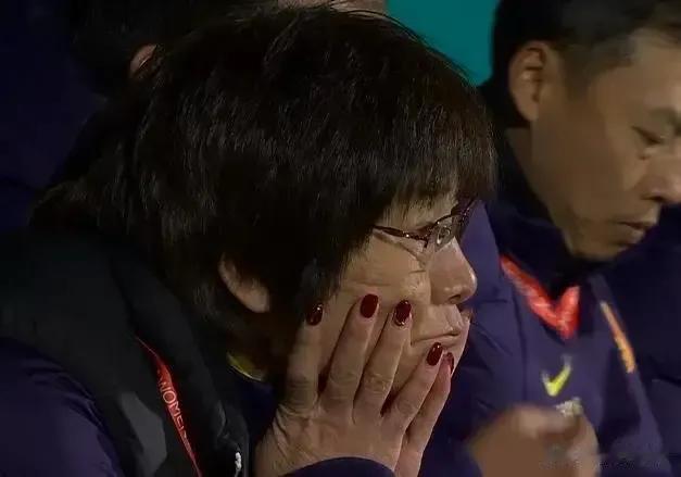 亚洲杯点球淘汰日本！决赛绝杀韩国！
世界杯小组赛两负一胜丢八球惨遭淘汰！
短短一(1)