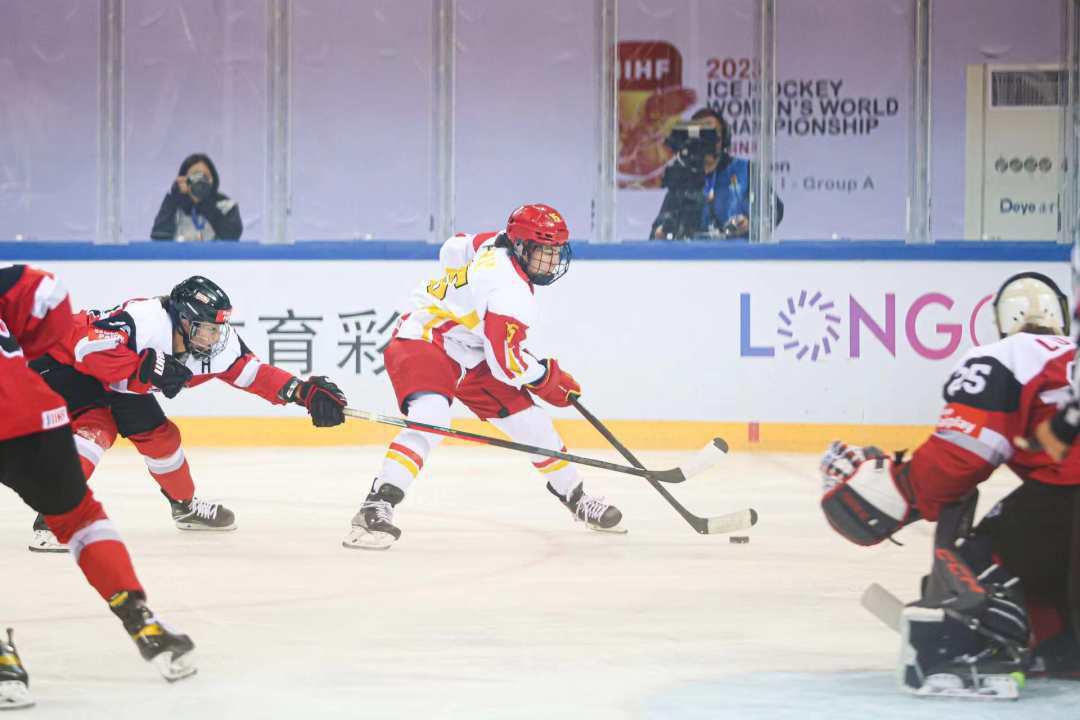 祝贺！中国女子冰球队升入世锦赛顶级组(2)