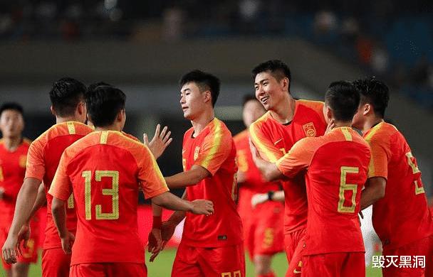 总算明白中国足球越踢越差的原因了！