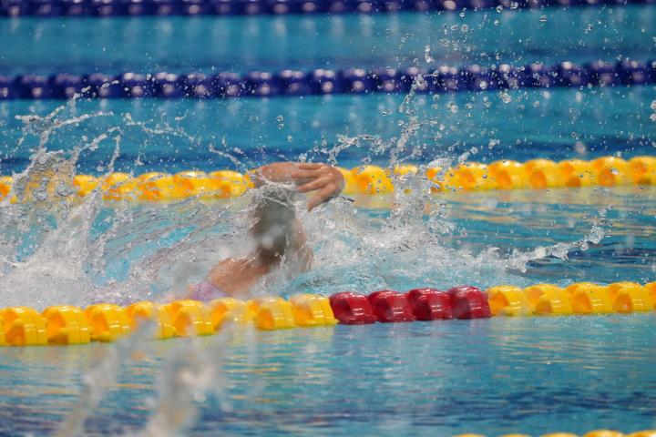 女子100米自由泳预赛，中国队杨浚瑄、程玉洁进入决赛（组图）(2)