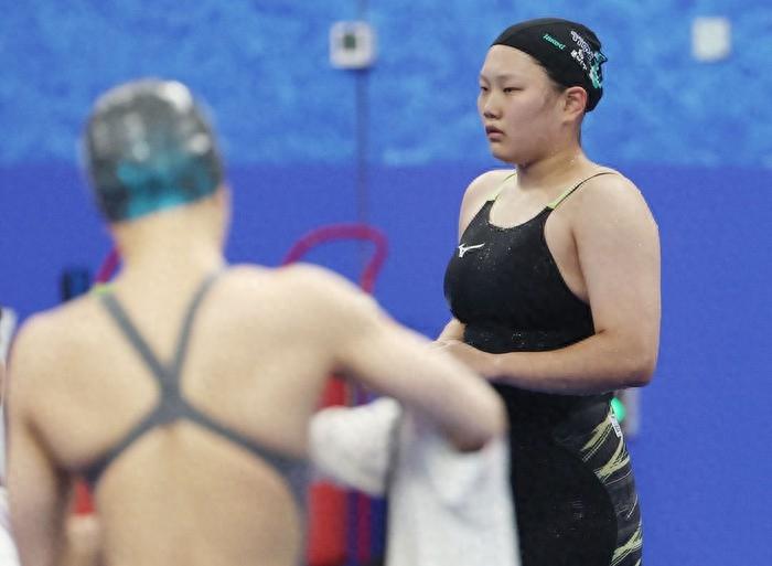 韩国媒体：朝鲜游泳选手拒绝韩国记者采访，却与中国记者亲切交流(2)