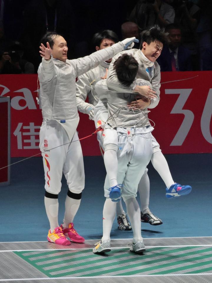 全场沸腾！中国男子团体佩剑挺进亚运会决赛(1)
