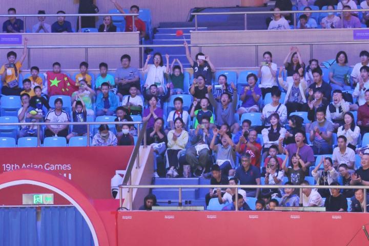 全场沸腾！中国男子团体佩剑挺进亚运会决赛(3)