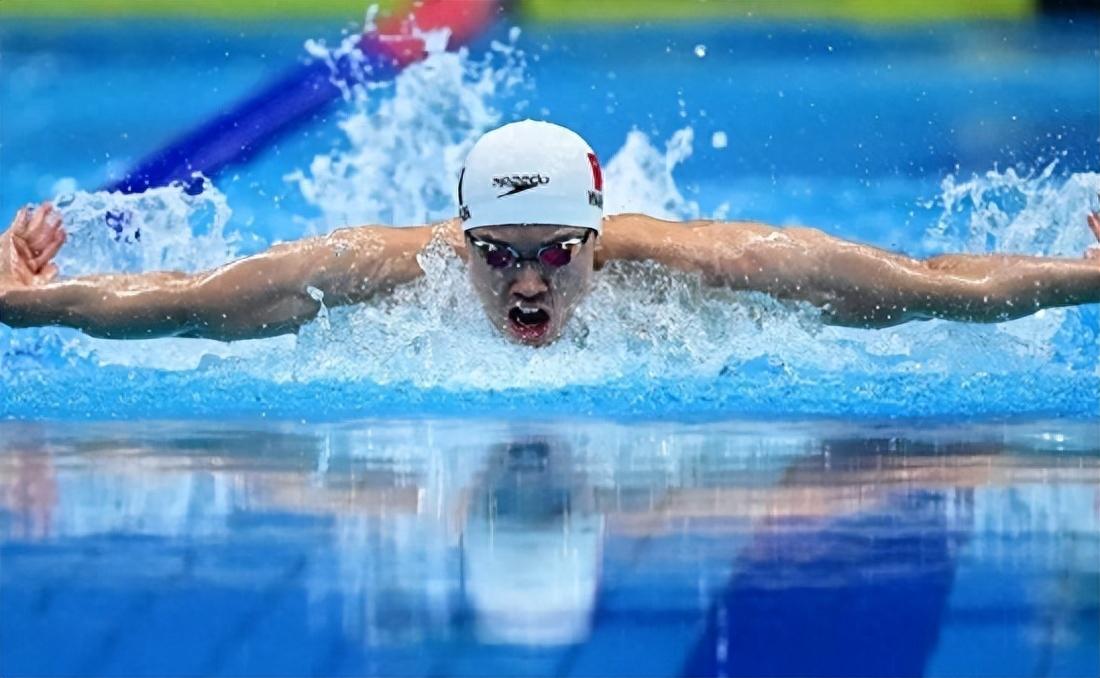 刷爆亚洲纪录！中国游泳接力队碾压日韩夺金 全场观众沸腾欢呼(3)