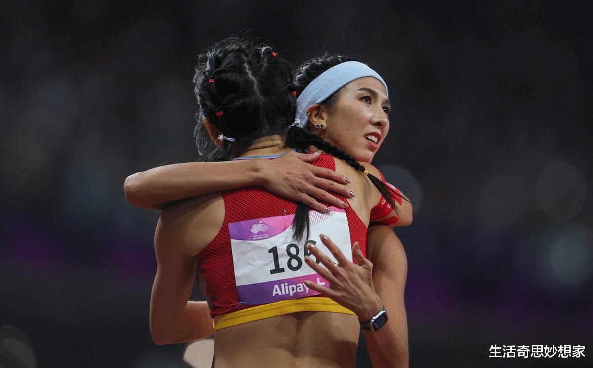 亚运会100栏冠军林雨薇，竟然拒绝在国旗上签字？惊人决定曝光！(2)
