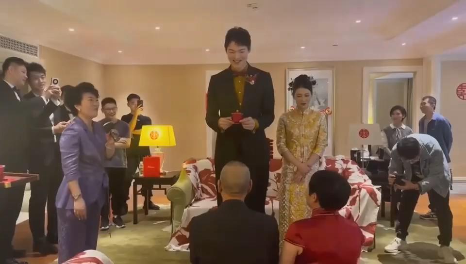 王哲林今日举行大婚，胡明轩、沈梓捷等好友到场祝贺！