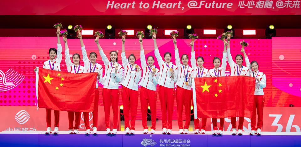 中国女排最新消息，李盈莹宣布退出联赛，前往北京治疗
