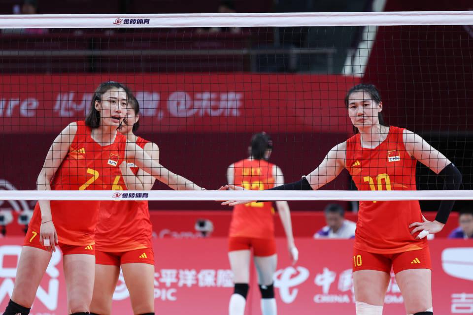 中国女排最新消息，李盈莹宣布退出联赛，前往北京治疗(3)