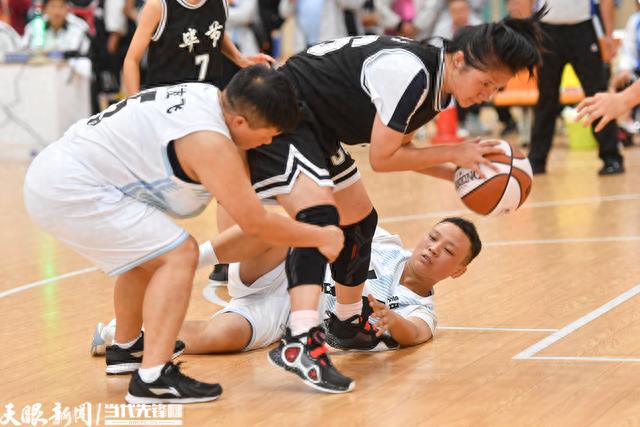 贵州省残运会｜聋人篮球赛场上的夫妻教练：为球员们付出，值得！(3)
