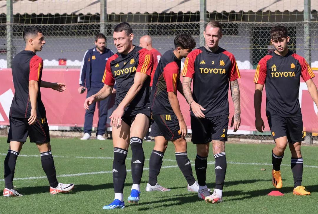罗马队在周二，只有3名一线队球员参加训练，卡斯多普回归训练(1)