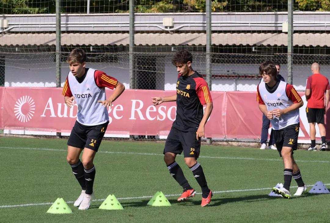 罗马队在周二，只有3名一线队球员参加训练，卡斯多普回归训练(5)