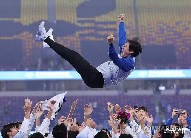 安洗莹、黄善洪分获韩国体育记者评选的“年度运动员、教练员奖”(2)