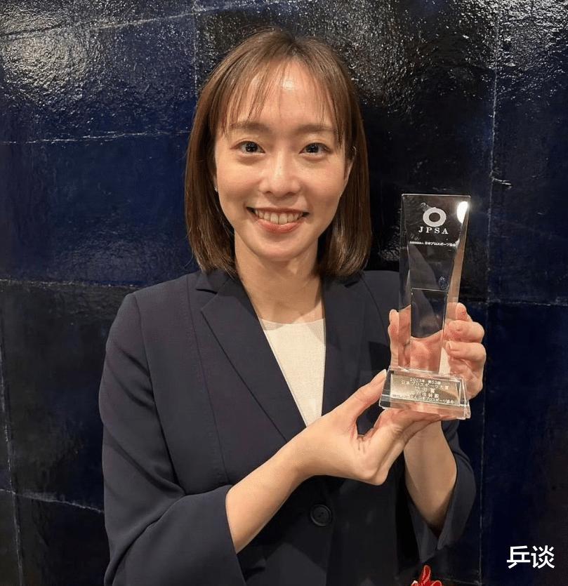 祝贺！石川佳纯拿下新荣誉，乒坛美女世界冠军被授予终身成就奖！(1)