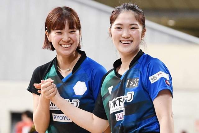 中国教练在全日本赛欢呼：混双女双完美，赛场交给张本美和(6)