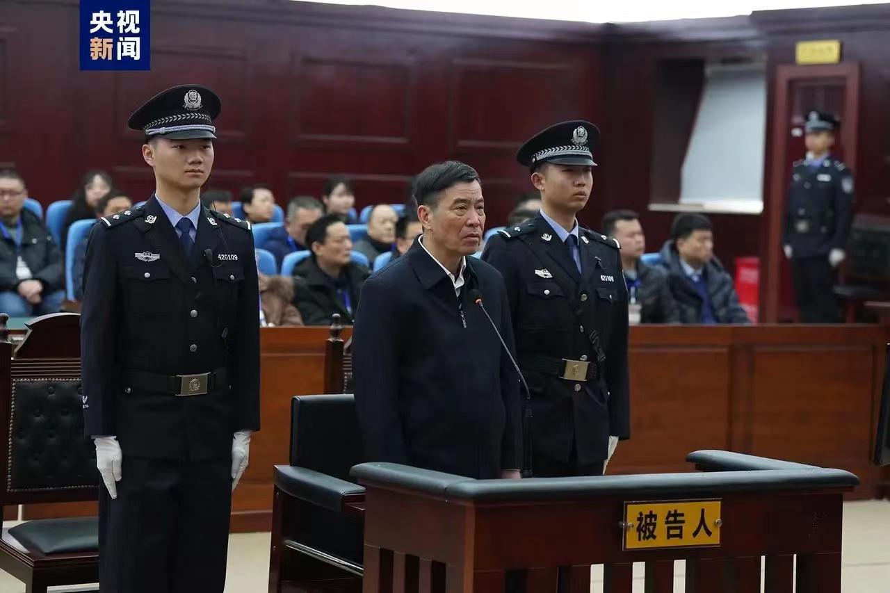 陈戍源受贿8103万元被提起公诉，彰显司法正义。中国足球何时才能真正的职业