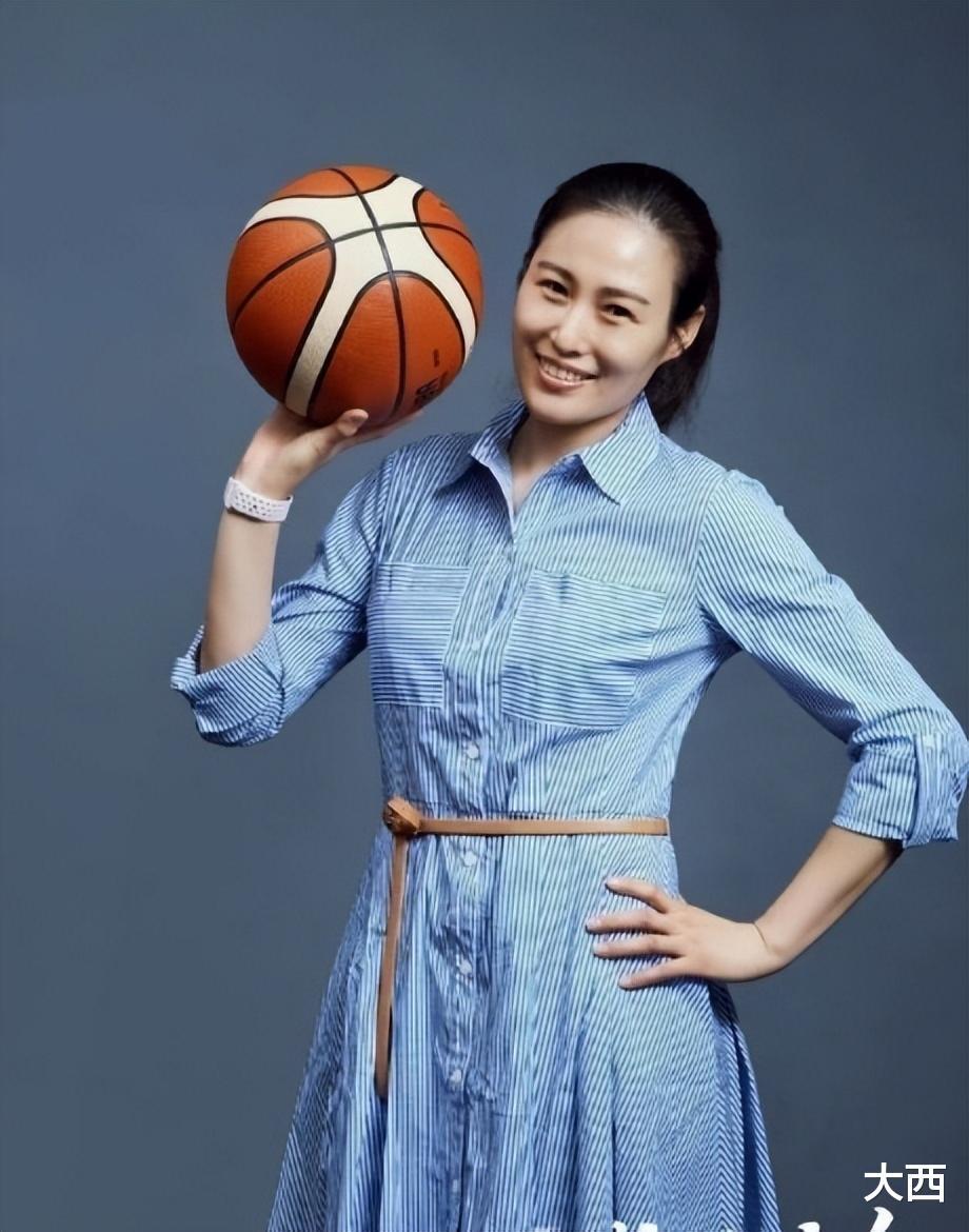 女篮名宿宋晓云，放弃田径打篮球，长相漂亮，40岁仍未结婚(5)