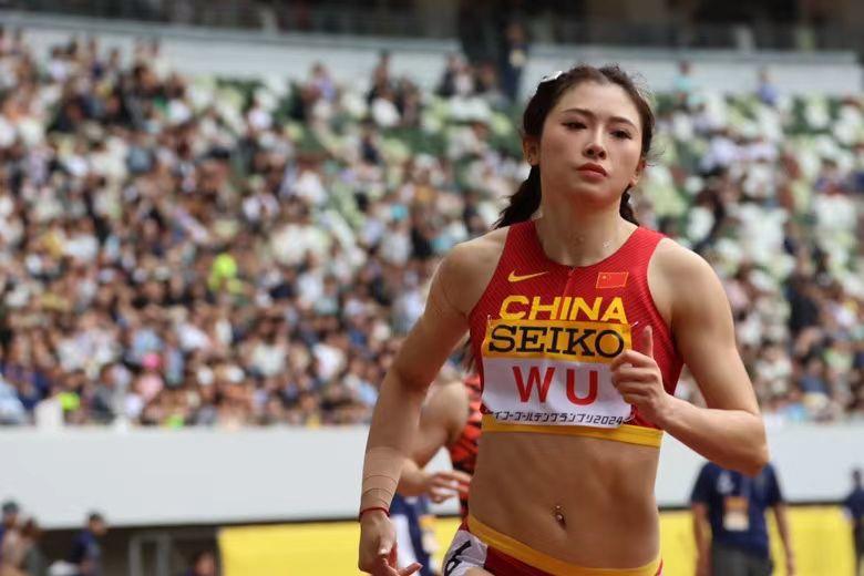 又夺冠了!吴艳妮以12秒80在日本东京夺冠,并刷新赛会纪录
