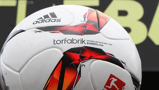 adidas1516德甲用球 阿迪达斯发布15/16赛季德甲比赛用球TORFABRIK(2)