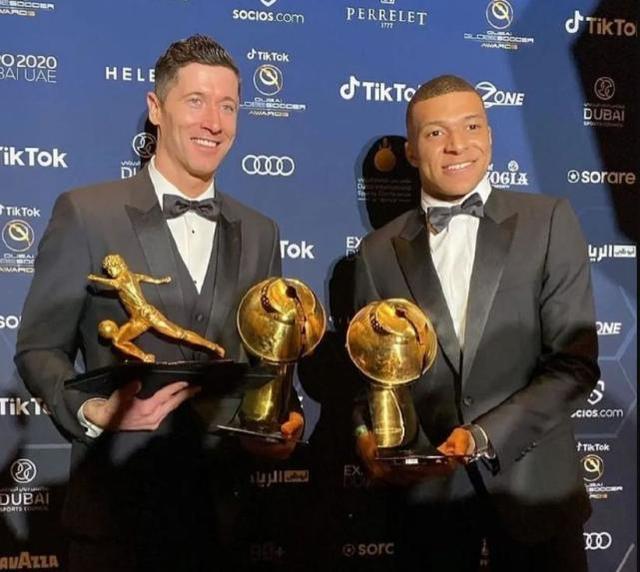 C罗莱万环球足球奖榜上有名，梅西一无所获，郑智曾获奖(6)
