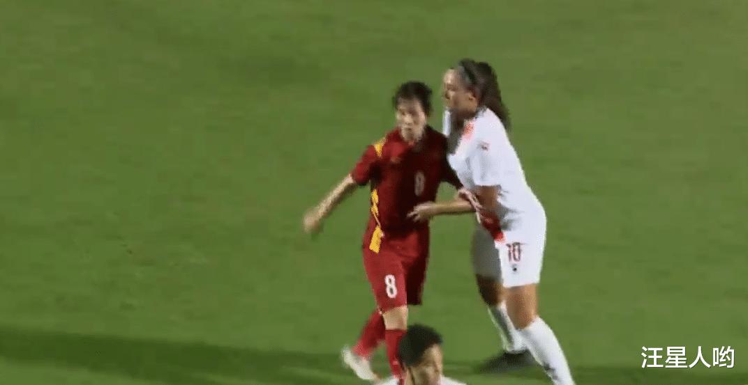 2-1！越南女足绝境大逆转，技战术娴熟，球员满场飞奔，女足劲敌(3)