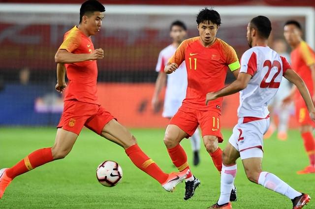 国足重要消息！中国2023亚洲杯举办资格或被取消，国脚们却开心了(4)