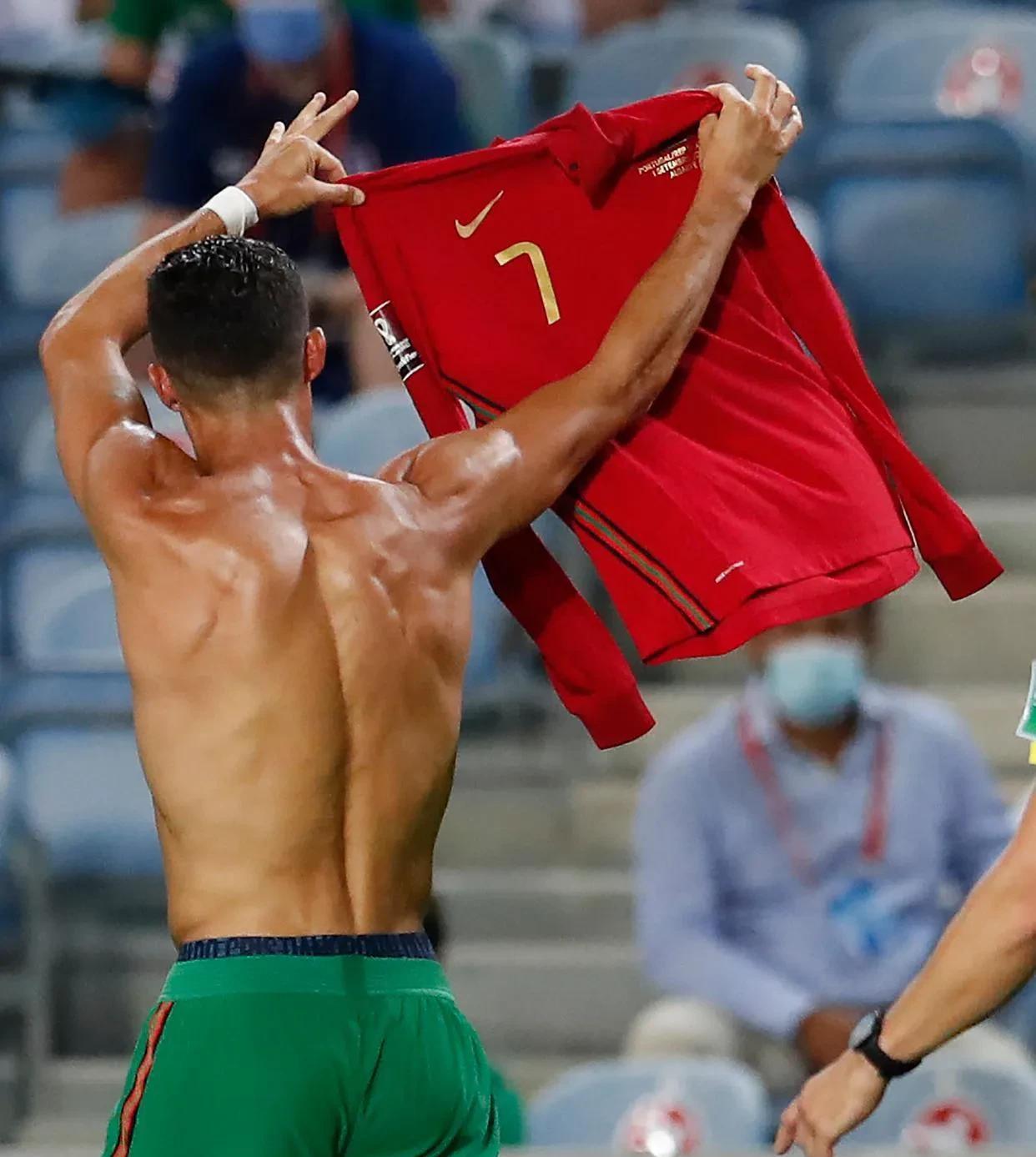 菲戈和C罗谁在葡萄牙球迷心中的地位更高？(3)