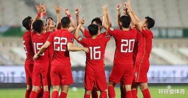 国足最新排名出炉，亚洲都进不了前10，2026世界杯是不是又悬了？(2)