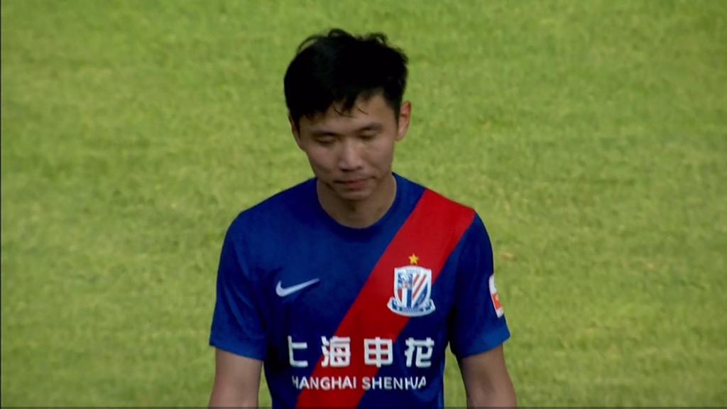 到手的三分没了，申花后卫两场酿丢球，点球该给刘若钒，队长受伤(4)