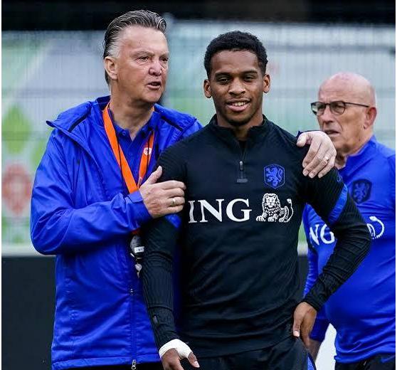 范加尔建议荷兰国脚别去曼联！曼联名宿：别听范加尔的！(3)