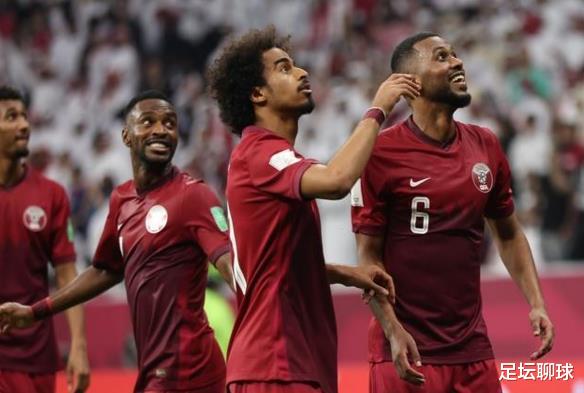 FIFA官宣！卡塔尔世界杯提前开赛，首位下课主帅产生，足协选球员(2)