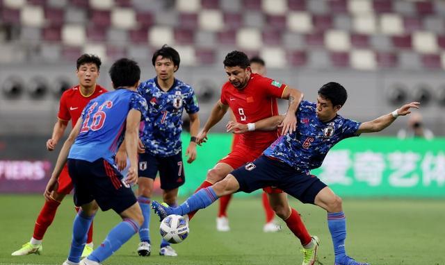 深夜22点！北京媒体曝出争议猛料，球迷吐槽：中国足球就是个笑话