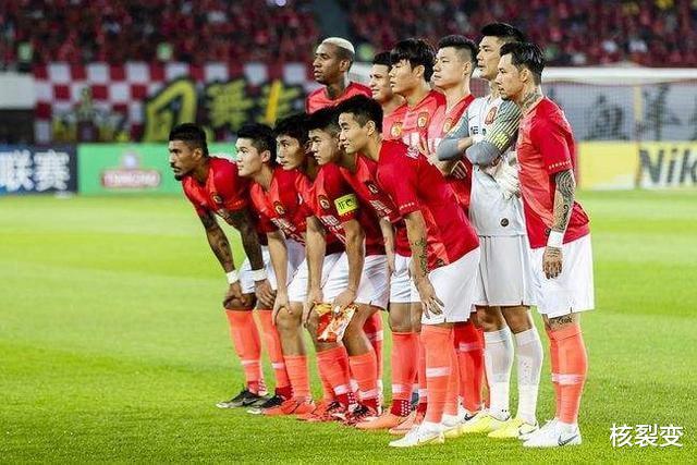 中国足球传来最新消息，广州队1比5惨败给浙江队(1)