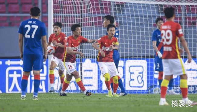 中国足球传来最新消息，广州队1比5惨败给浙江队(2)