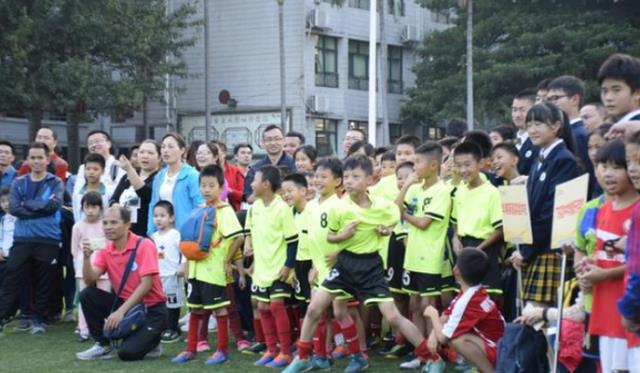 孙兴慜给中国足球的启示，球员的第一个身份是什么呢？球迷二代(3)