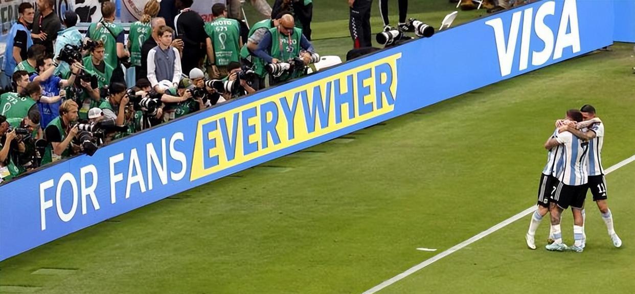 阿根廷主帅最新表态引爆争议，梅西迪巴拉很意外，球迷吐槽声一片(5)