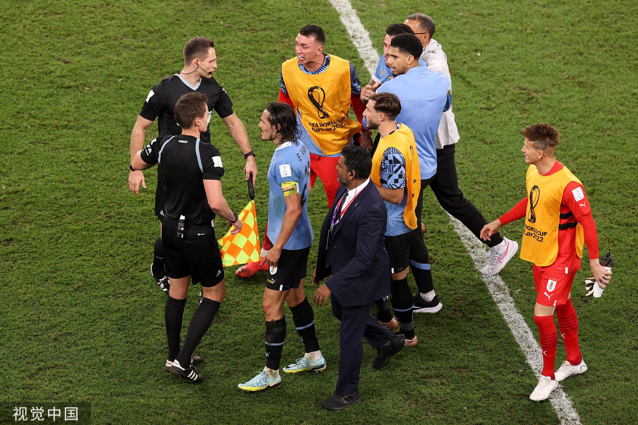 本届世界杯严重误判！乌拉圭补时点球被黑，韩国渔翁得利