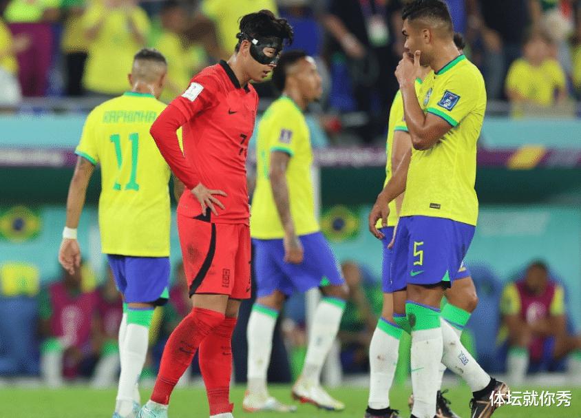 韩国球迷败人品！手举7-1纸牌羞辱巴西，却惨被打脸，36分钟丢4球(5)
